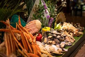 Longqi Jianguo Hotel