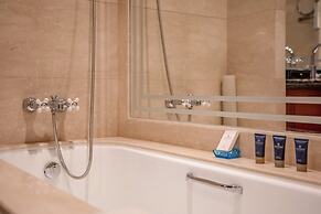 Longqi Jianguo Hotel