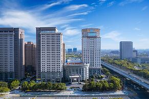 Longqi Jianguo Hotel