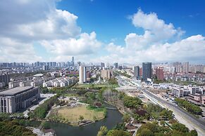 Longqi Jianguo Hotel