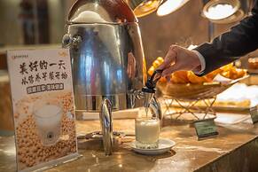 Longqi Jianguo Hotel