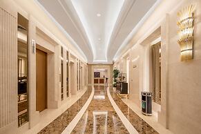 Longqi Jianguo Hotel