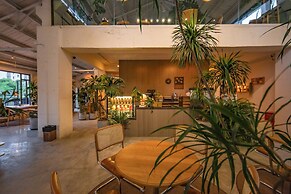 Shanghai Linyin Holiday Hotel