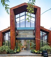 Shanghai Linyin Holiday Hotel