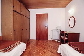 Apartments & Rooms Peranic