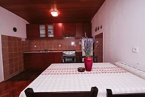 Apartments & Rooms Peranic