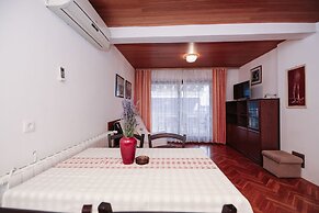 Apartments & Rooms Peranic