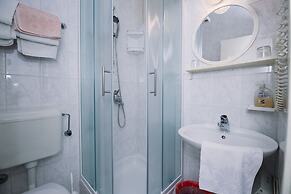 Apartments & Rooms Peranic