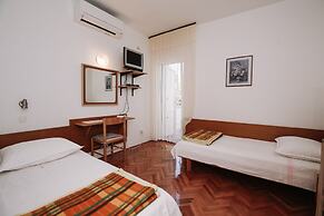 Apartments & Rooms Peranic