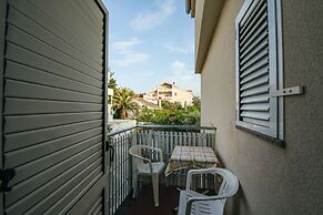 Apartments & Rooms Peranic