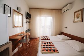 Apartments & Rooms Peranic