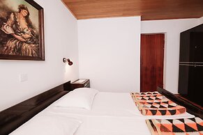 Apartments & Rooms Peranic