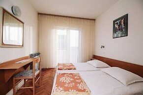 Apartments & Rooms Peranic