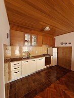 Apartments & Rooms Peranic