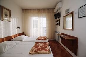 Apartments & Rooms Peranic