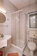 Apartments & Rooms Peranic