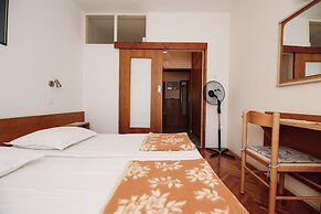 Apartments & Rooms Peranic