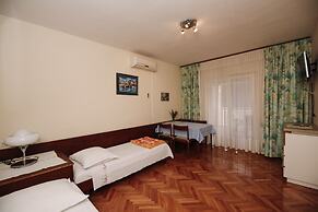 Apartments & Rooms Peranic