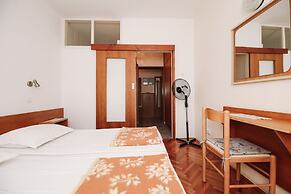 Apartments & Rooms Peranic