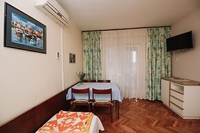 Apartments & Rooms Peranic