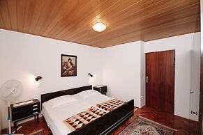 Apartments & Rooms Peranic