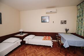 Apartments & Rooms Peranic