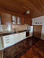 Apartments & Rooms Peranic