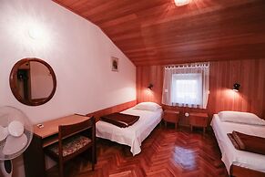 Apartments & Rooms Peranic