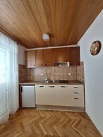 Apartments & Rooms Peranic