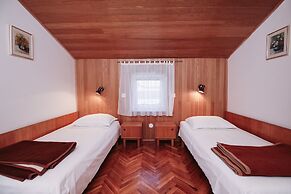 Apartments & Rooms Peranic