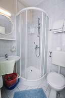 Apartments & Rooms Peranic