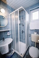 Apartments & Rooms Peranic