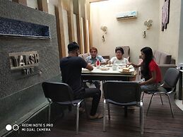 Hotel Taksh Inn
