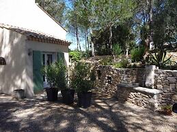 Sous les Pins de Nages