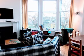 Traditional Apartment oer the Meadows