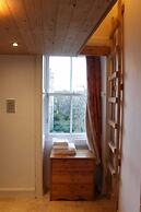 Traditional Apartment oer the Meadows