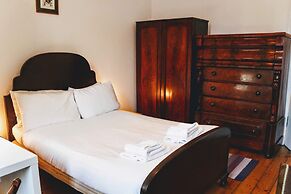 Traditional Apartment oer the Meadows