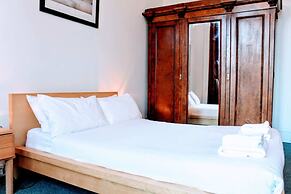 Traditional Apartment oer the Meadows