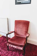 Traditional Apartment oer the Meadows