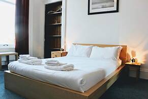 Traditional Apartment oer the Meadows