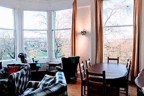 Traditional Apartment oer the Meadows