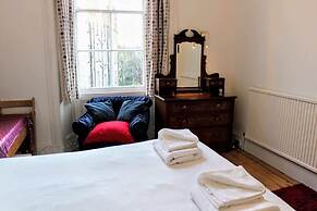 Traditional Apartment oer the Meadows