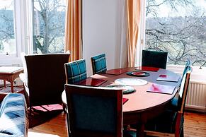 Traditional Apartment oer the Meadows