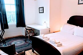 Traditional Apartment oer the Meadows