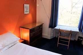 Traditional Apartment oer the Meadows