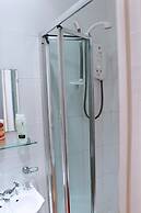 Traditional Apartment oer the Meadows