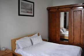 Traditional Apartment oer the Meadows