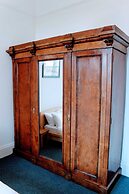 Traditional Apartment oer the Meadows