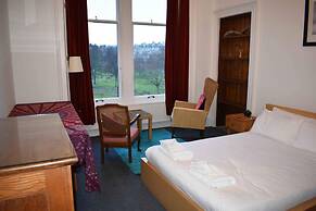 Traditional Apartment oer the Meadows