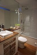 Beautiful Canalside 1-bedroom Flat With Terrace